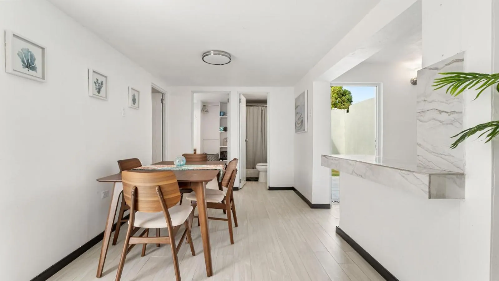 Danielas Beachfront Apartment 린콘
