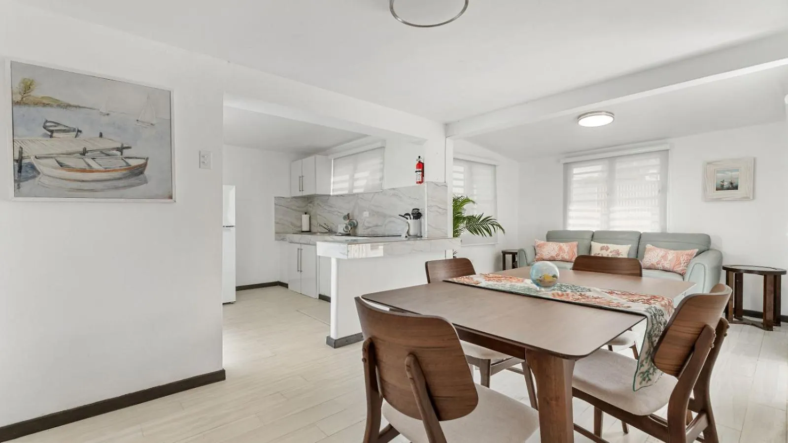 Danielas Beachfront Apartment 린콘 0*,