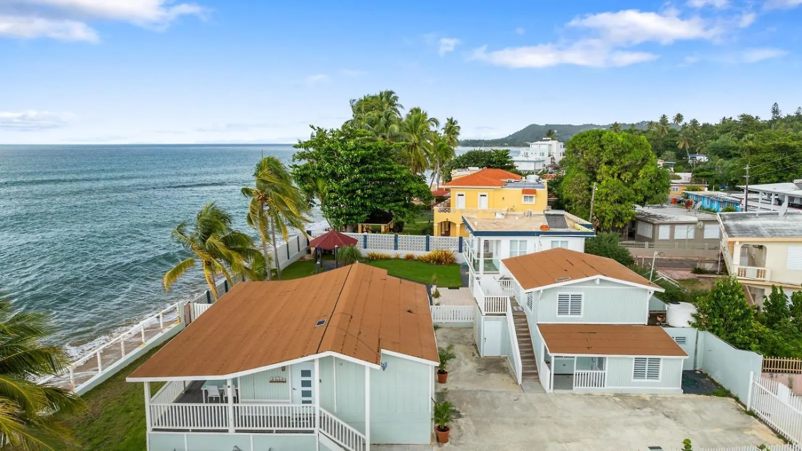 Danielas Beachfront Apartment 린콘 0*,  푸에르토리코