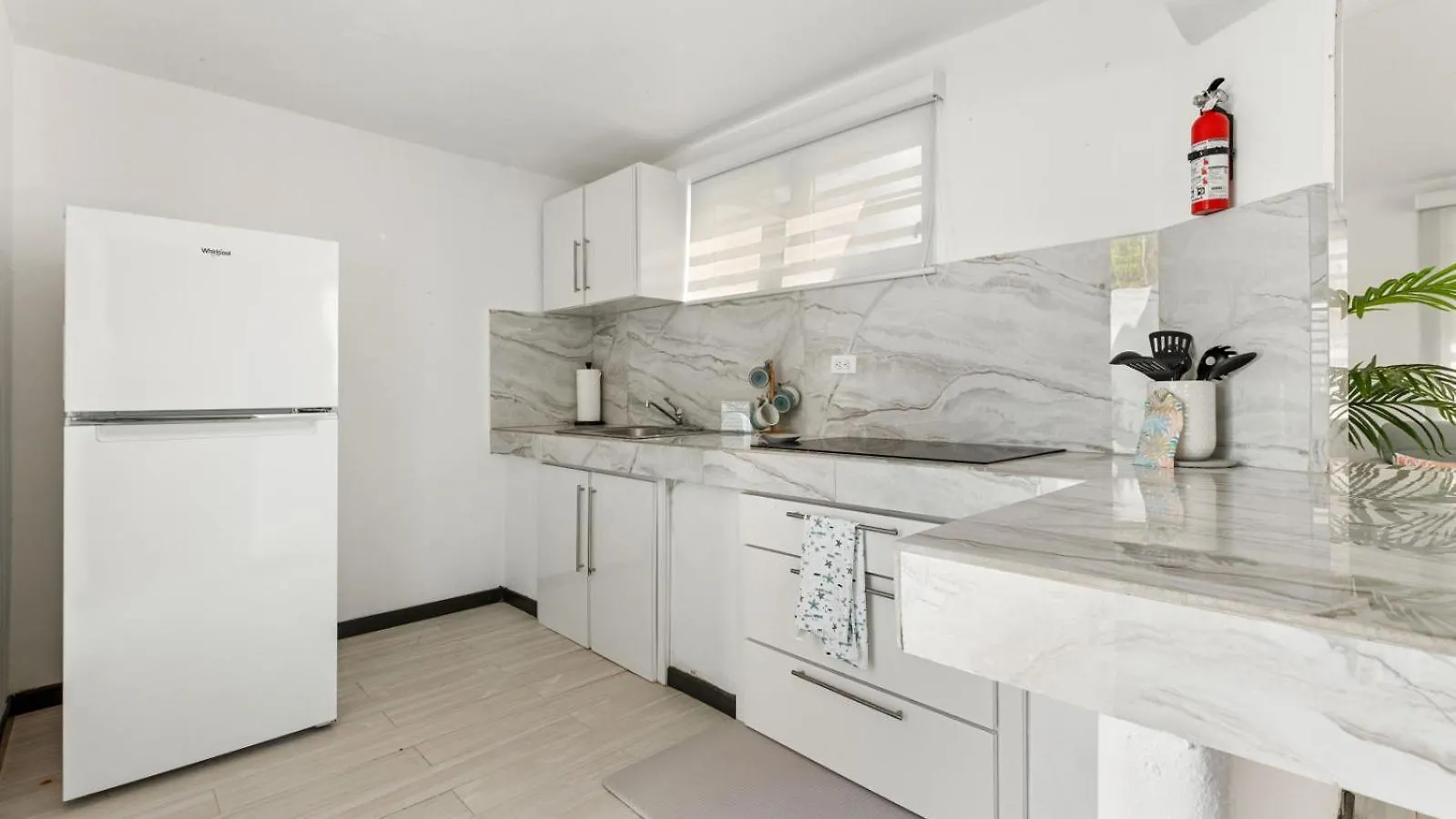 Danielas Beachfront Apartment 린콘 푸에르토리코